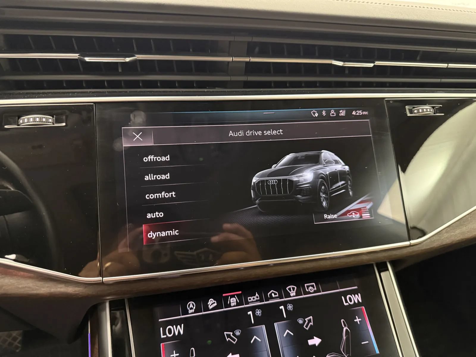 Used 2019 Audi Q8 Prestige w/ Adaptive Chassis Package AWD/4WD image 28