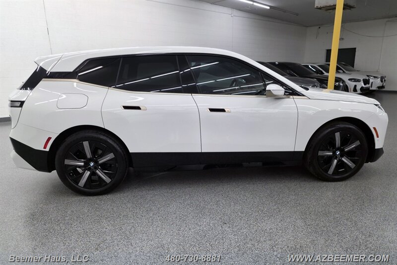 Used 2023 BMW iX xDrive50 w/ Sport Package AWD/4WD image 10