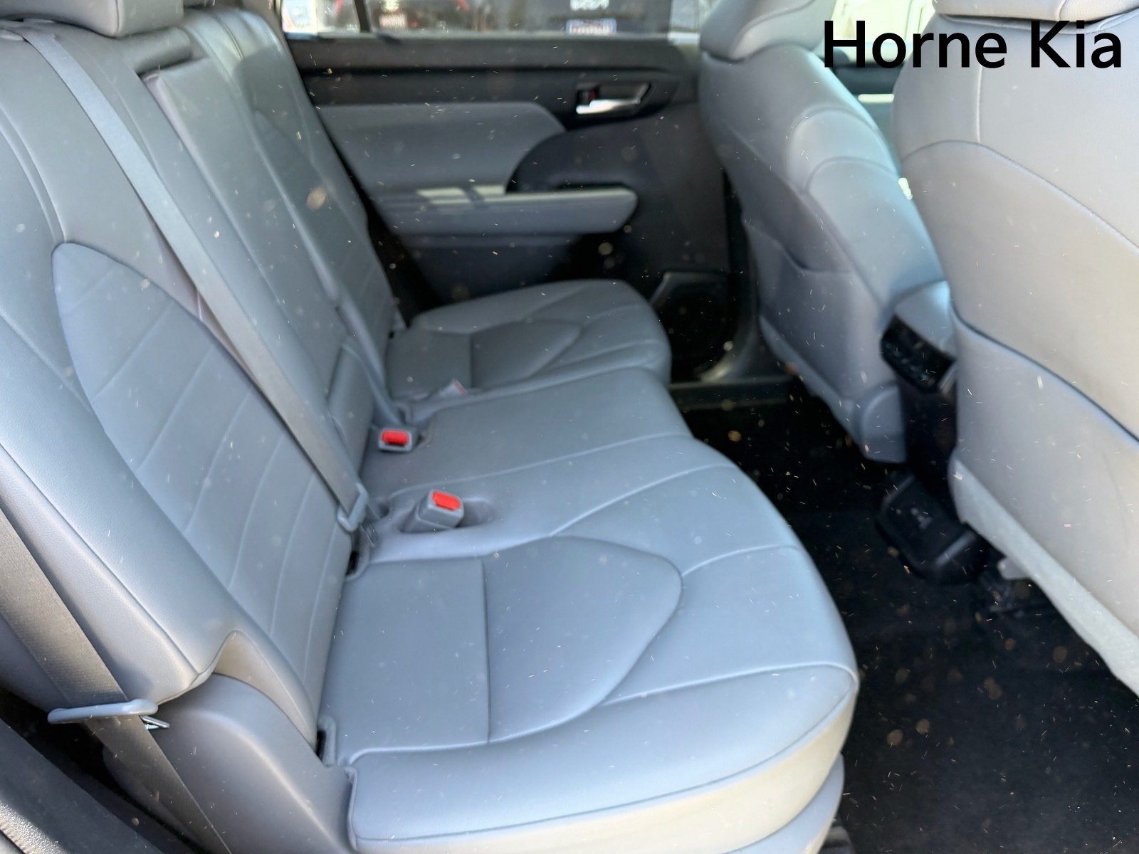 Used 2023 Toyota Highlander XLE FWD image 13