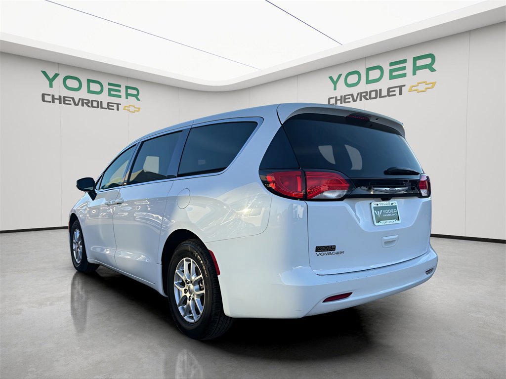 Used 2022 Chrysler Voyager LX image 10