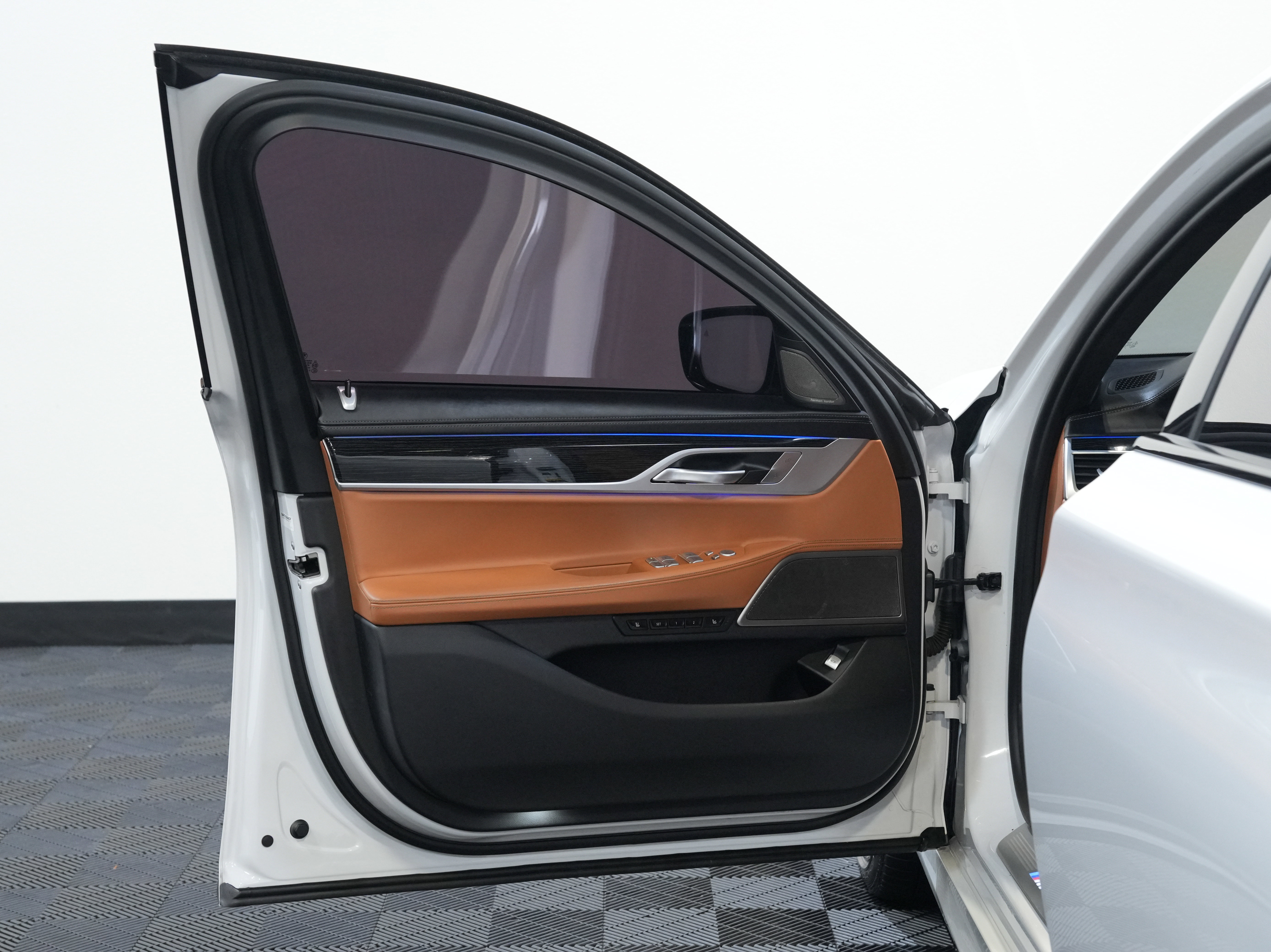 Used 2020 BMW 750i xDrive image 23