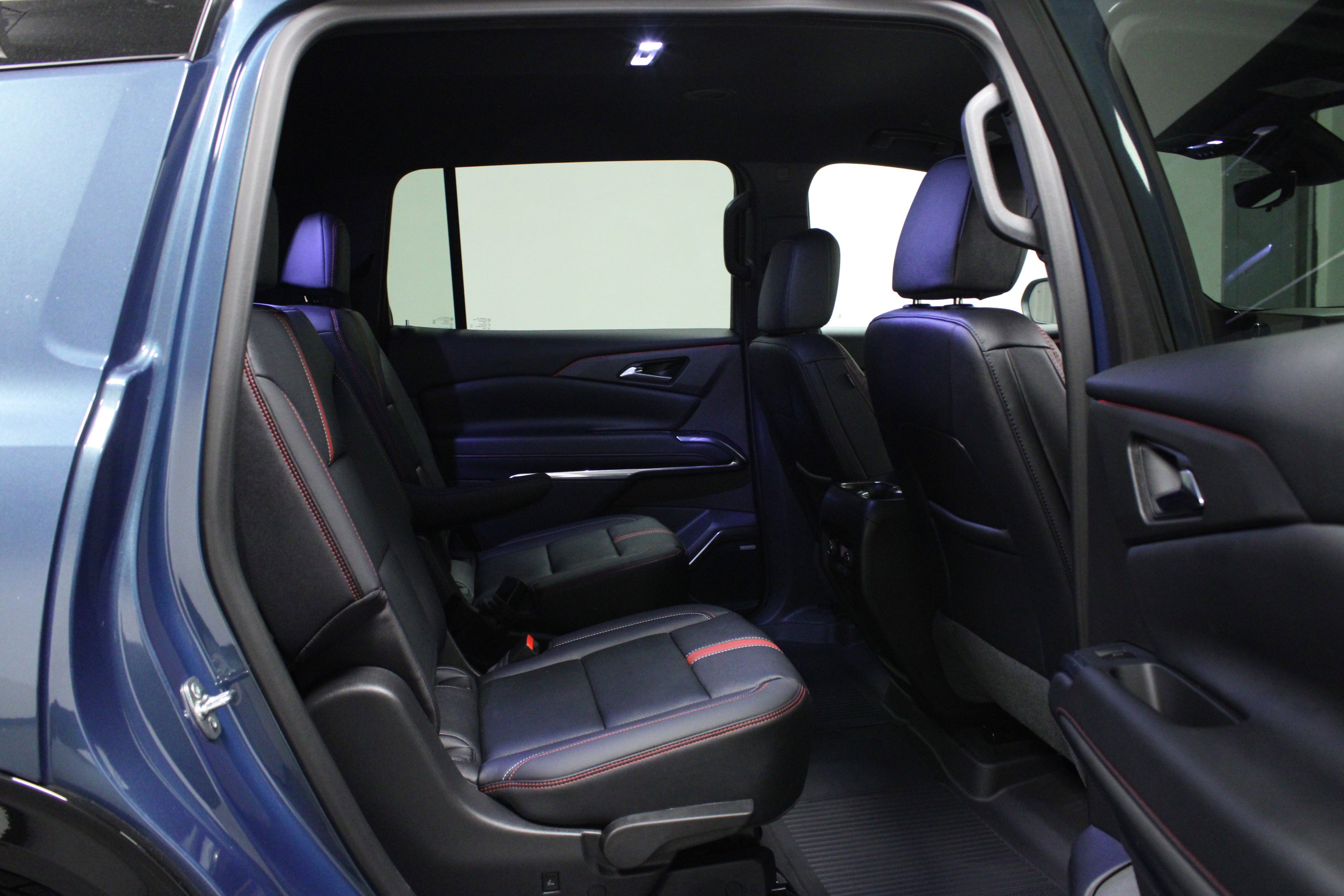 Used 2025 Chevrolet Traverse RS w/ LPO, Floor Liner Package image 16