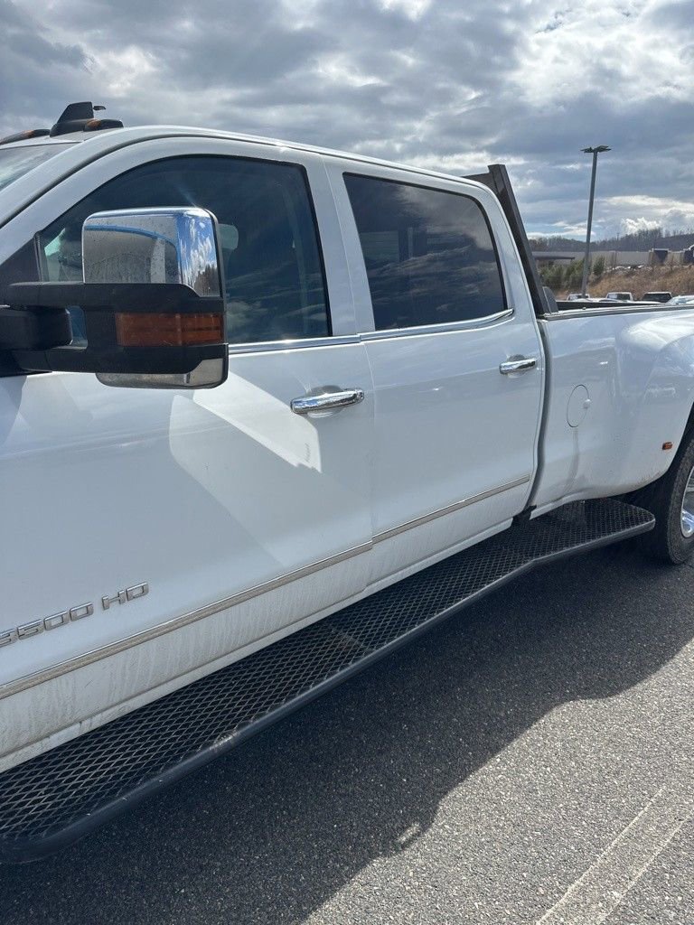 Used 2018 GMC Sierra 3500 SLT w/ Duramax Plus Package image 2