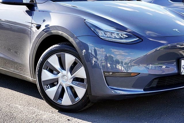 Used 2023 Tesla Model Y Long Range image 4