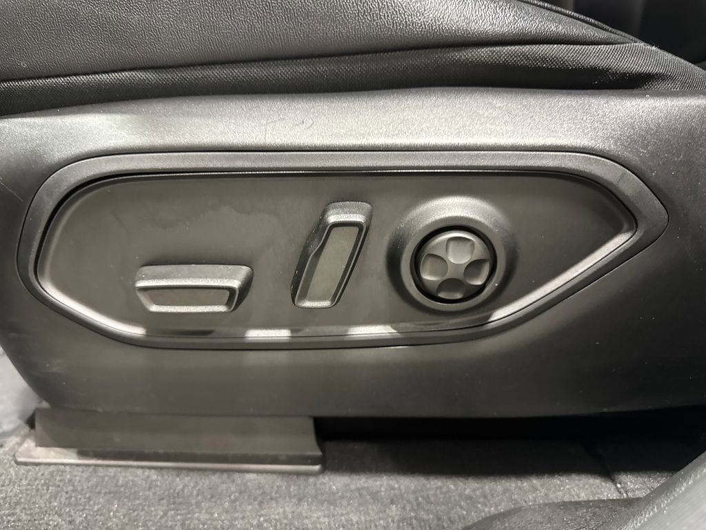 Used 2024 Jeep Grand Cherokee Limited AWD/4WD image 21