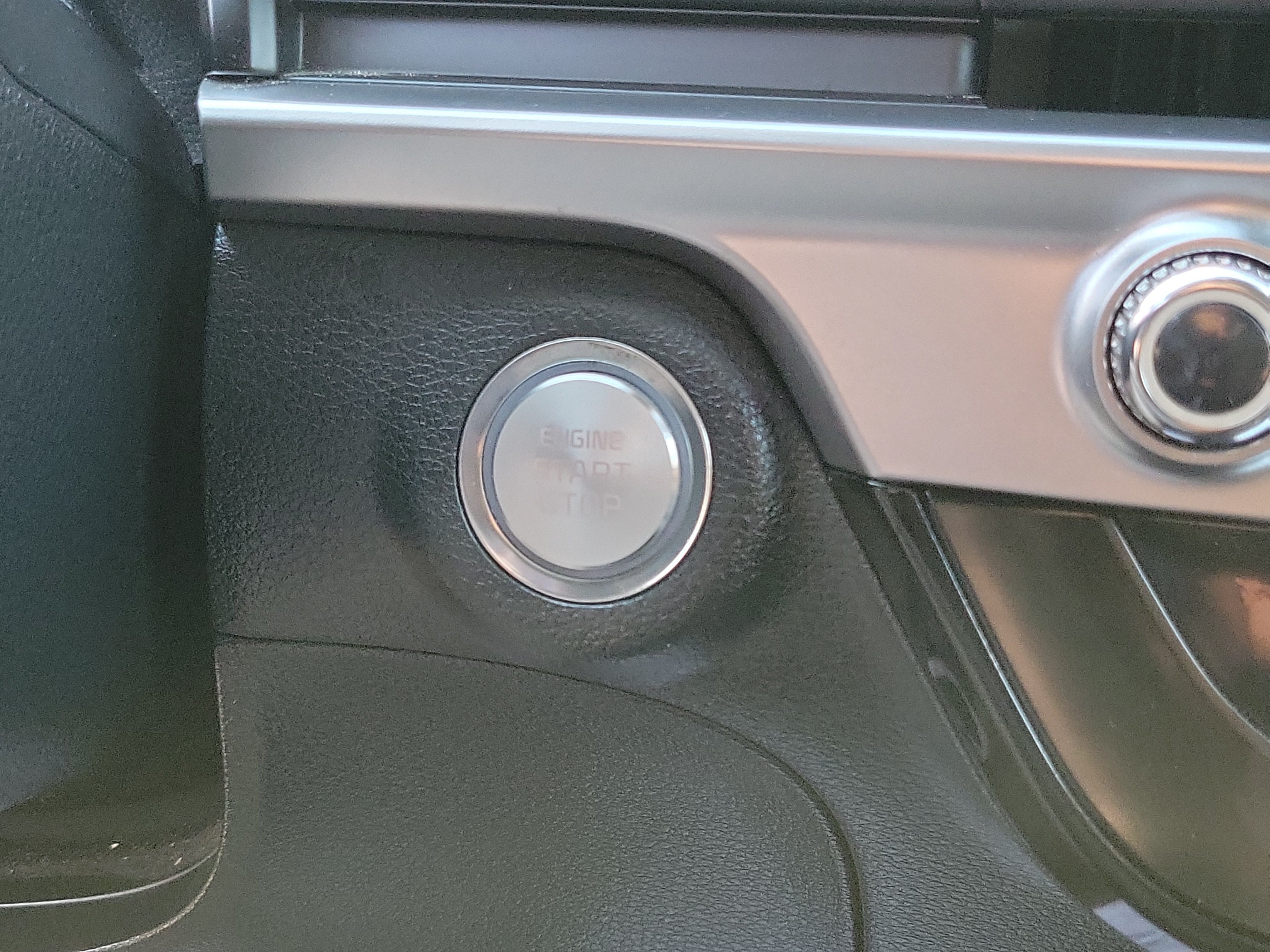 Used 2025 Kia Telluride LX FWD image 16