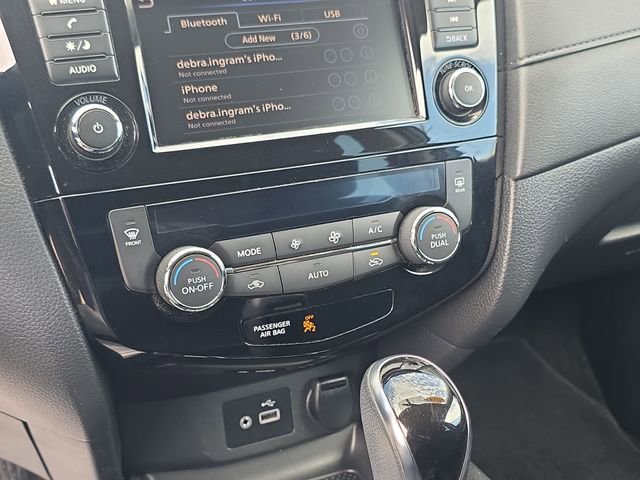 Used 2018 Nissan Rogue SV image 19