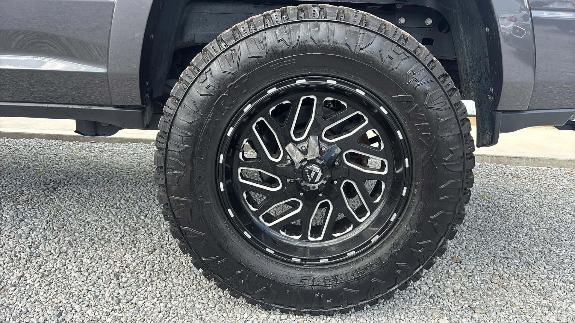 Used 2025 RAM 2500 Limited AWD/4WD image 2