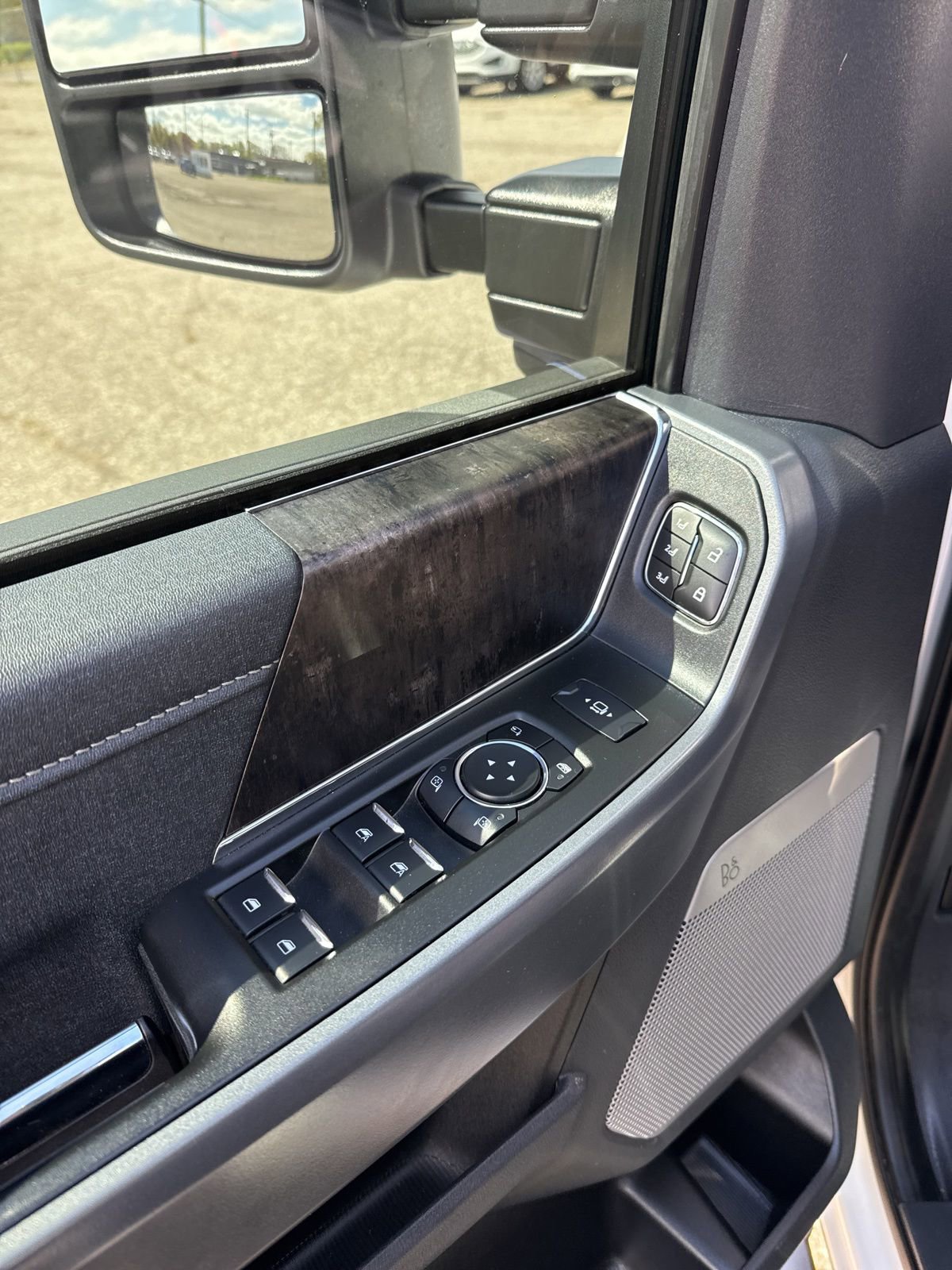 Used 2024 Ford F350 Lariat w/ Lariat Ultimate Package AWD/4WD image 15