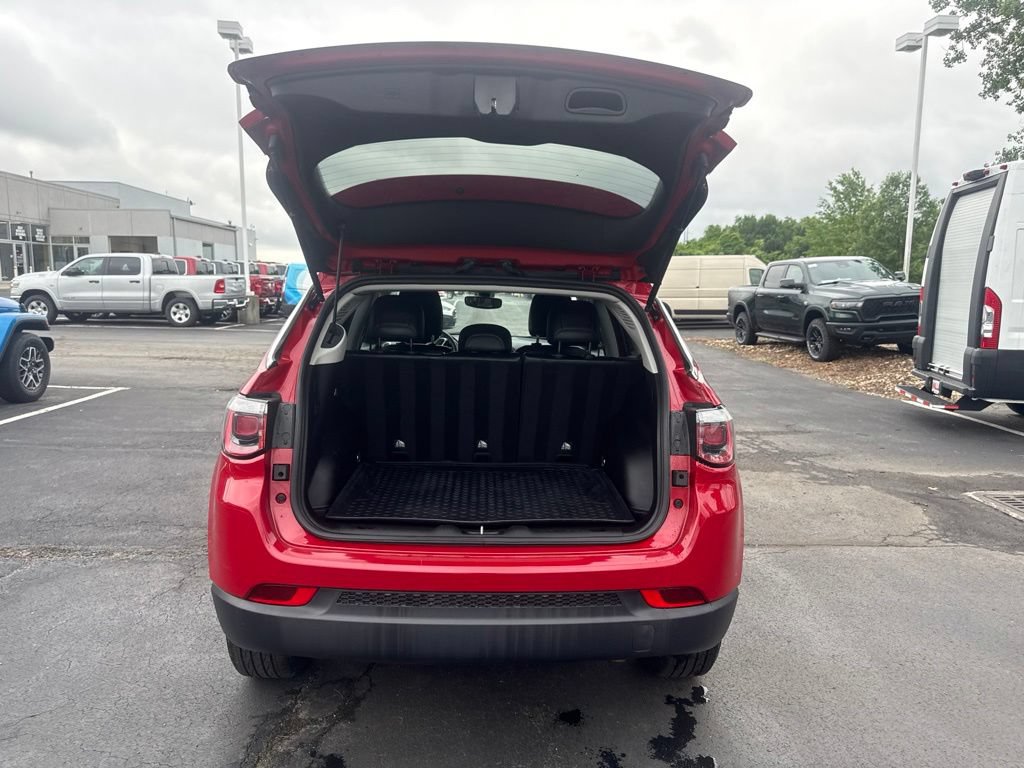 Used 2020 Jeep Compass Latitude w/ Cold Weather Group AWD/4WD image 47