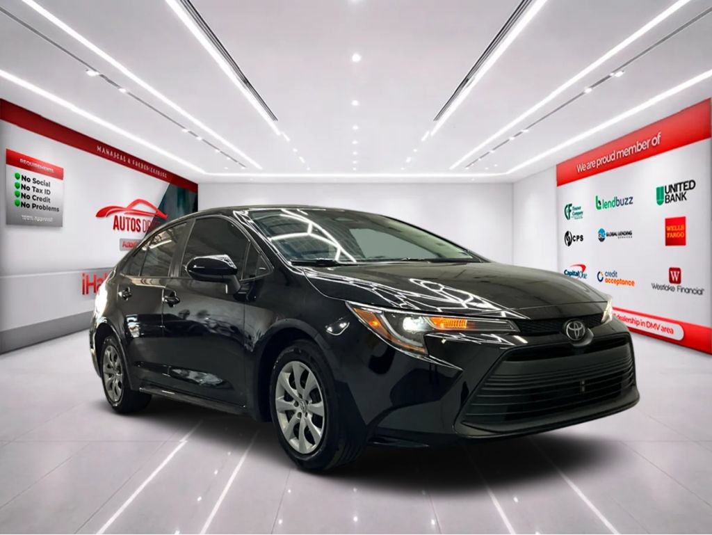 Used 2024 Toyota Corolla LE FWD image 2