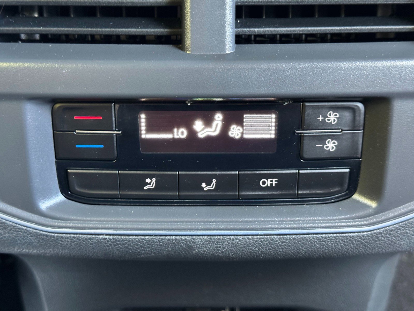 Used 2018 Volkswagen Atlas SE image 30