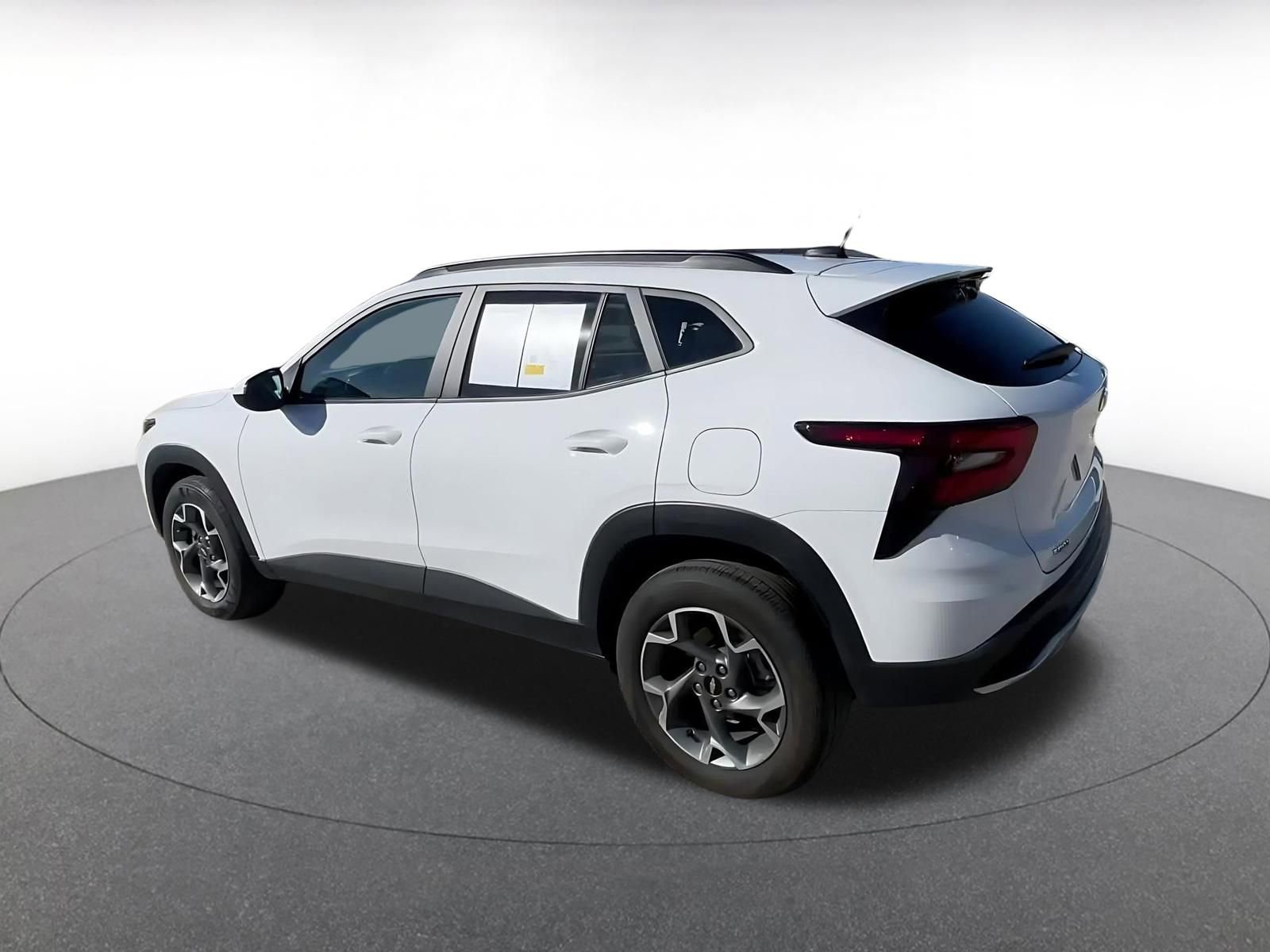 Used 2025 Chevrolet Trax LT image 10