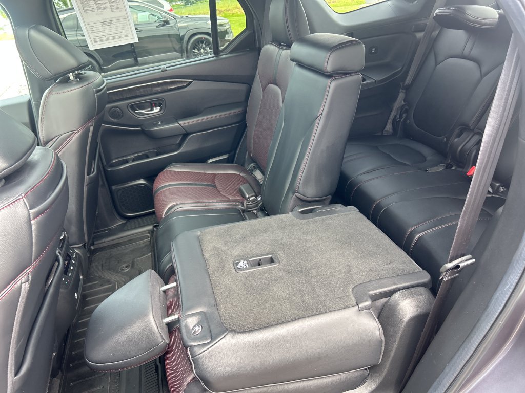 Used 2025 Honda Pilot Black Edition image 24