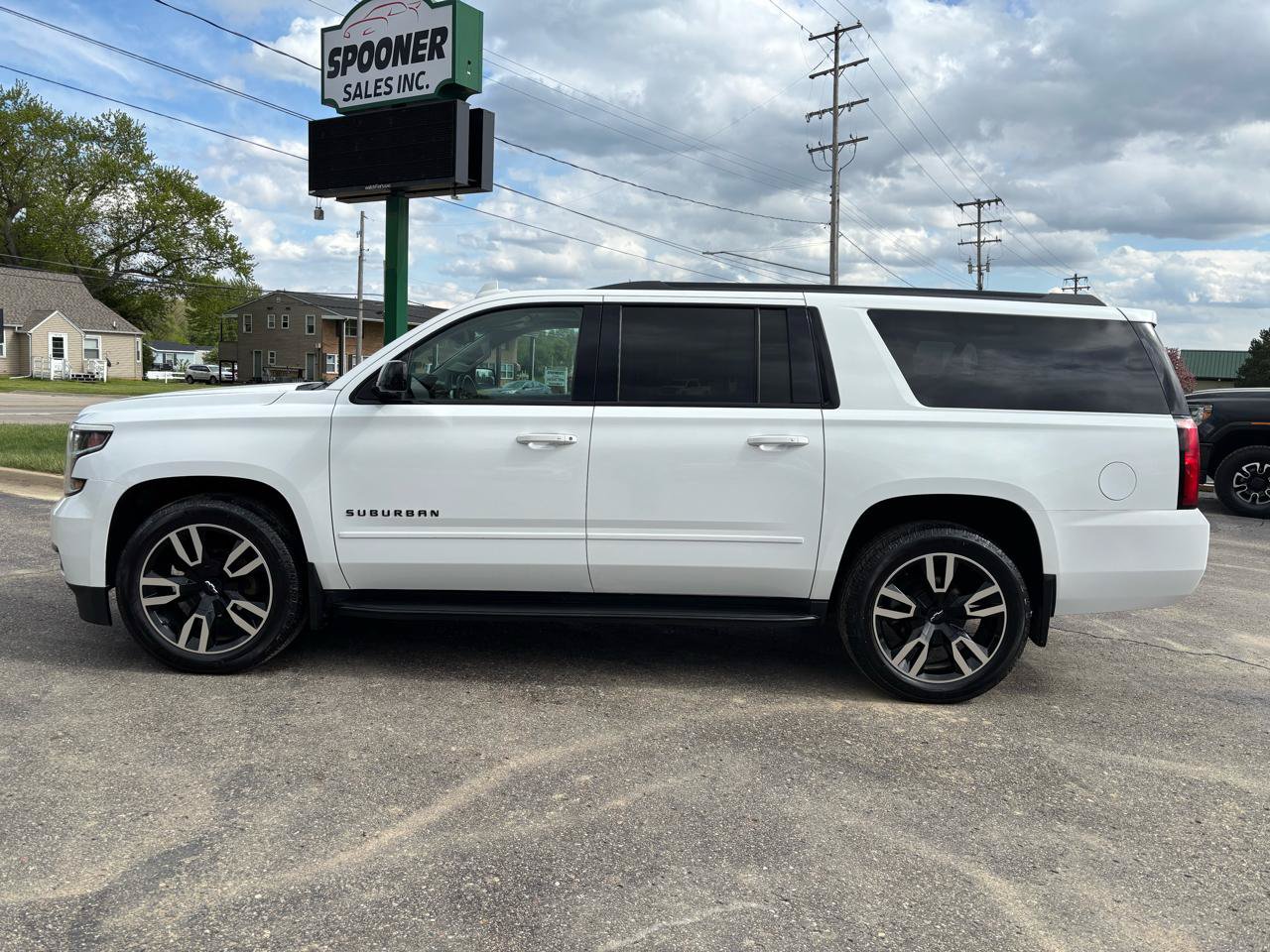 Used 2019 Chevrolet Suburban Premier w/ RST 6.2L Performance Edition AWD/4WD image 2