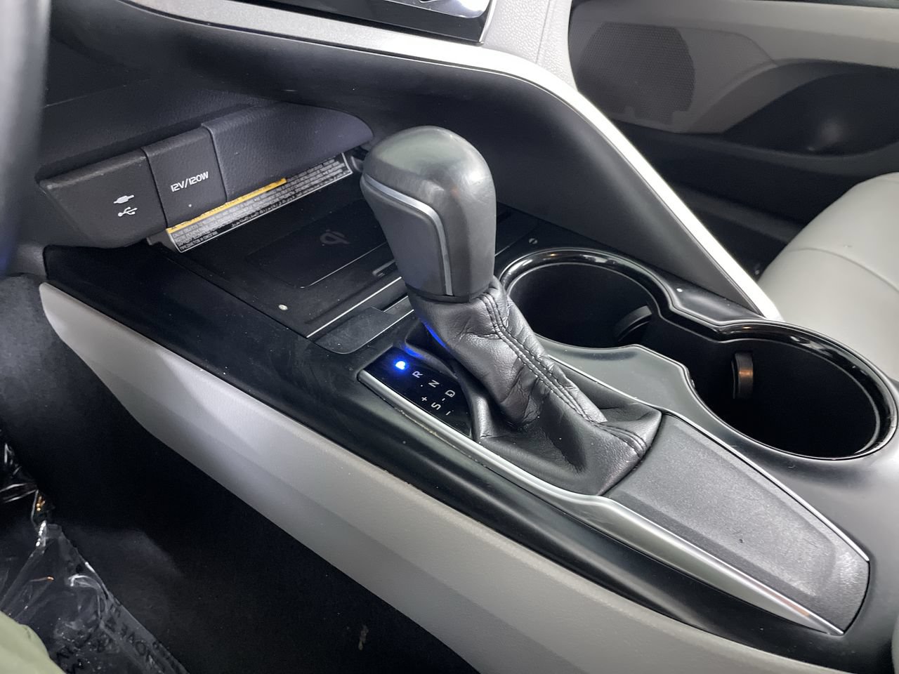 Used 2018 Toyota Camry SE w/ Audio Package FWD image 17