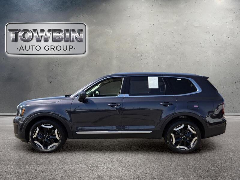 Certified 2025 Kia Telluride EX w/ EX Captain's Chair Package FWD image 8