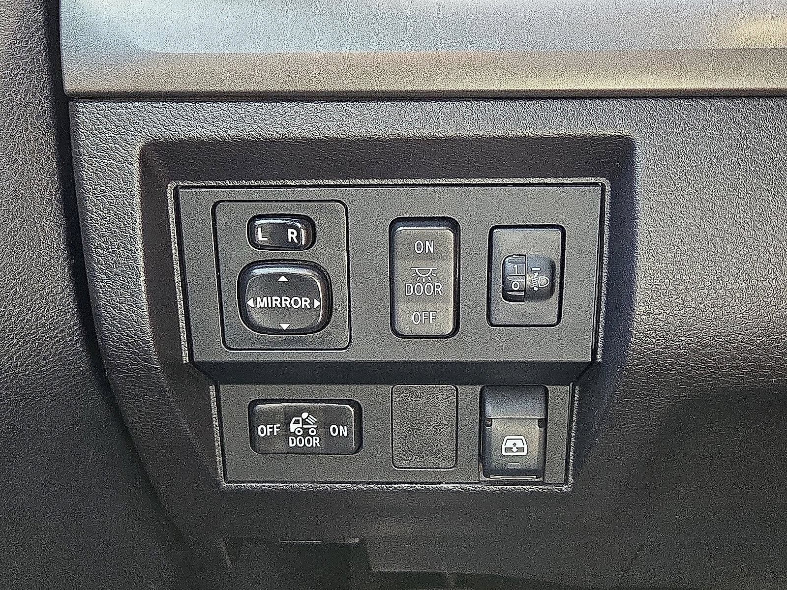 Used 2014 Toyota Tundra SR5 w/ SR5 Upgrade Package RWD image 22