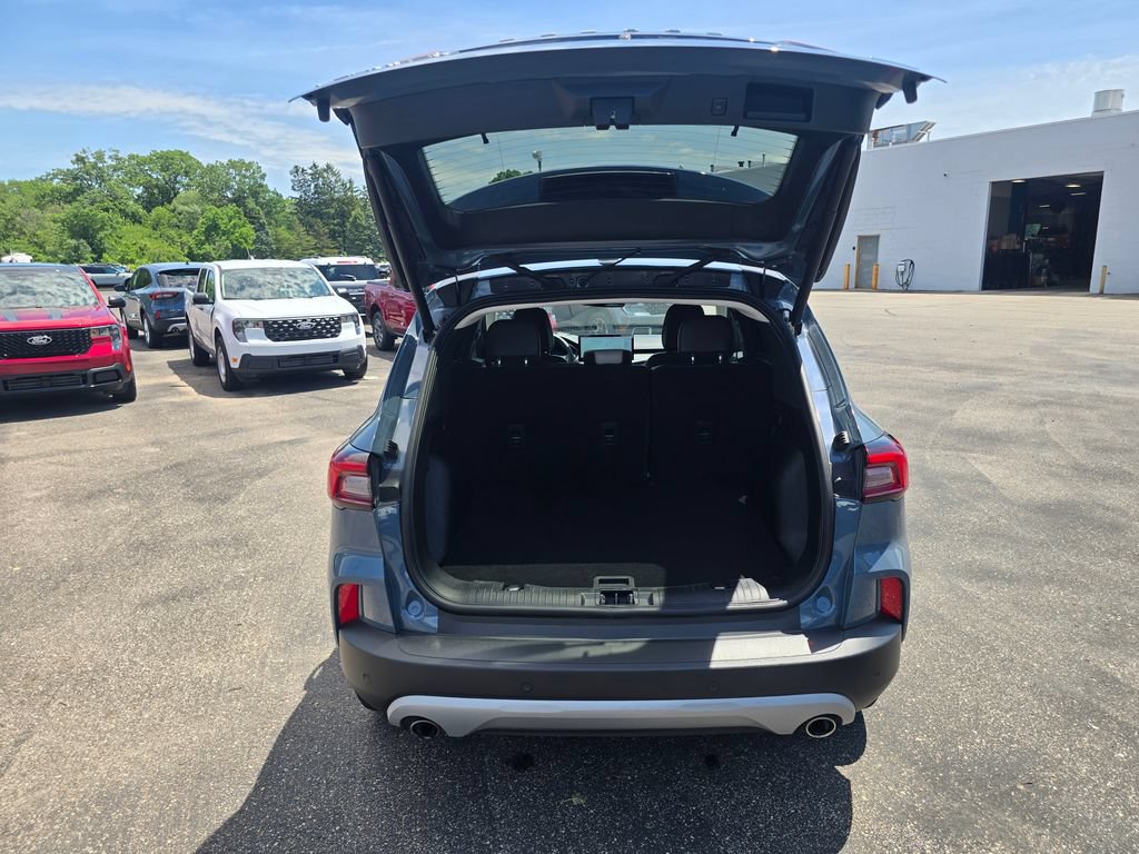 Certified 2023 Ford Escape Platinum AWD/4WD image 11