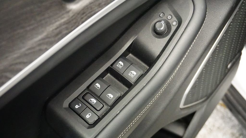 Certified 2023 Jeep Grand Cherokee Limited w/ Black Appearance Package image 25