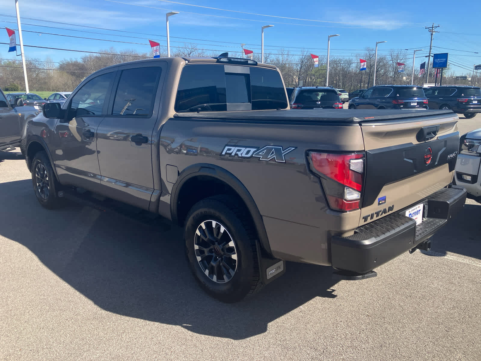 Used 2024 Nissan Titan PRO-4X w/ Pro-4x Convenience Package image 5