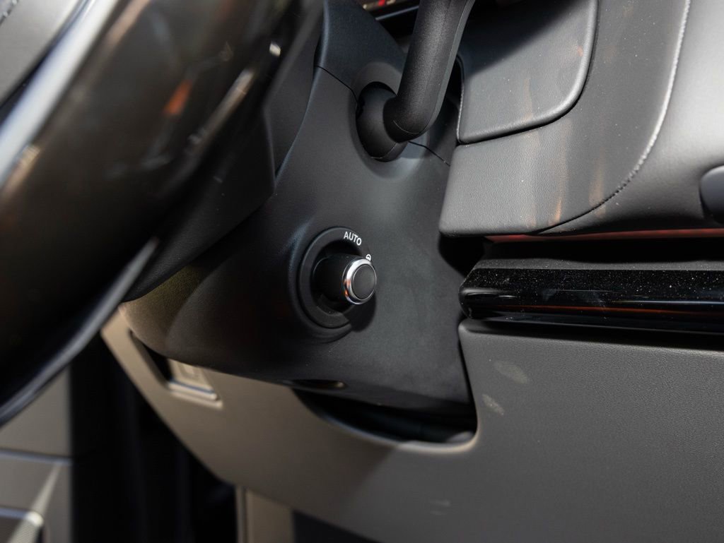 Used 2025 Land Rover Range Rover SE AWD/4WD image 37