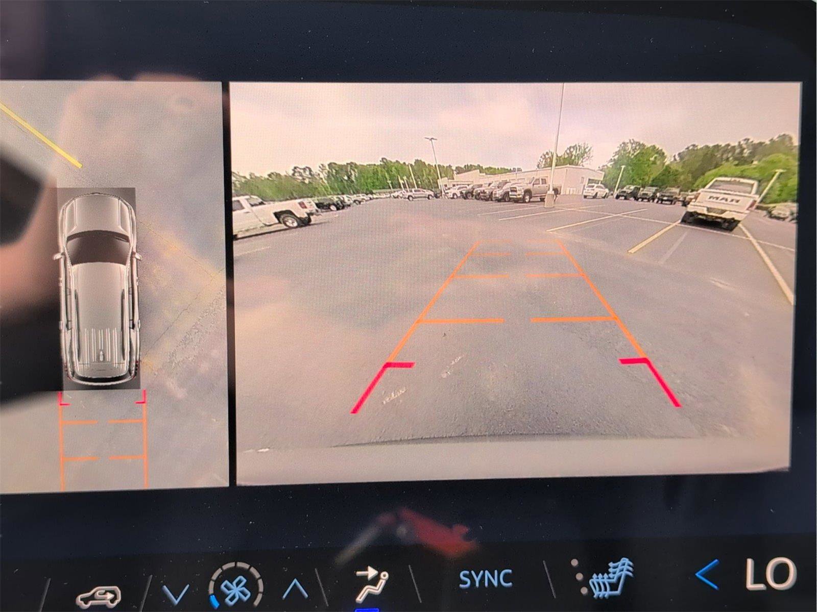 New 2026 Chevrolet Traverse LT w/ Sun and Wheel Package image 24