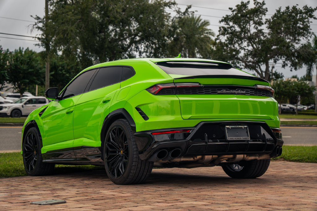 Used 2025 Lamborghini Urus SE AWD/4WD image 3
