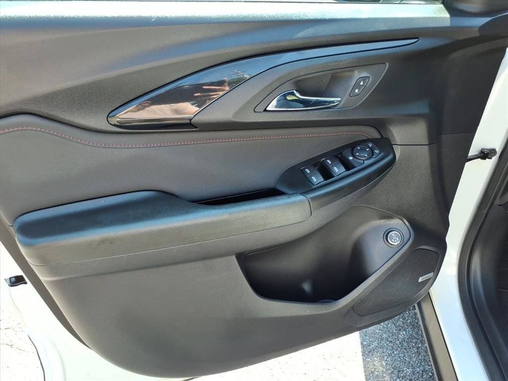 Used 2023 Chevrolet TrailBlazer RS w/ Sun and Liftgate Package AWD/4WD image 21