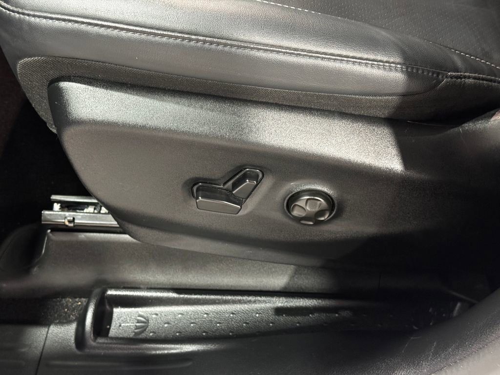 Used 2025 Chrysler Pacifica Select FWD image 18
