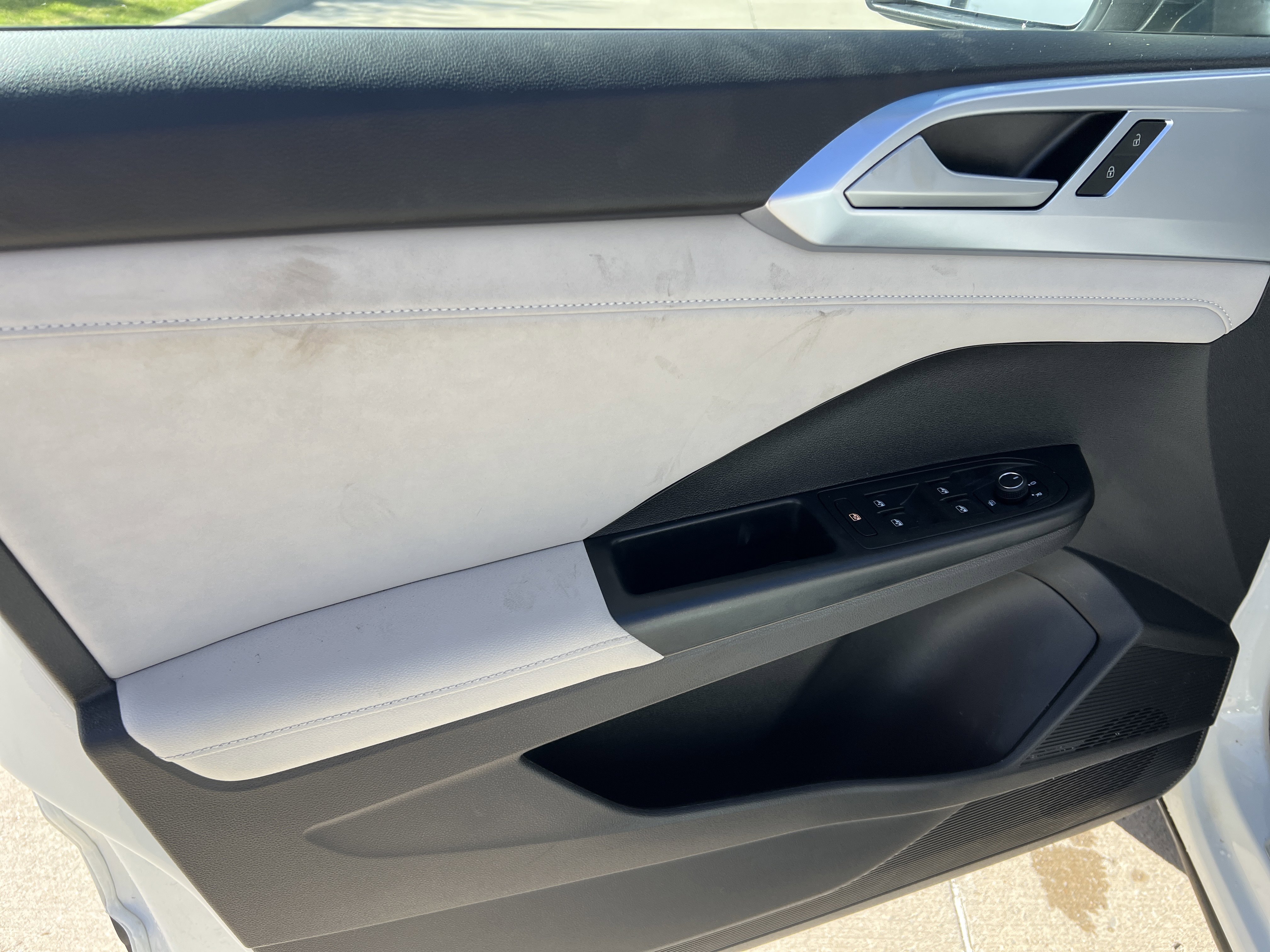 Certified 2025 Volkswagen Taos SE w/ Panoramic Sunroof Package FWD image 13
