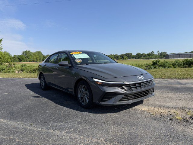 Used 2024 Hyundai Elantra SEL FWD image 1