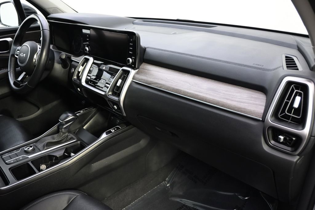 Used 2023 Kia Sorento S w/ Panoramic Sunroof Package AWD/4WD image 15