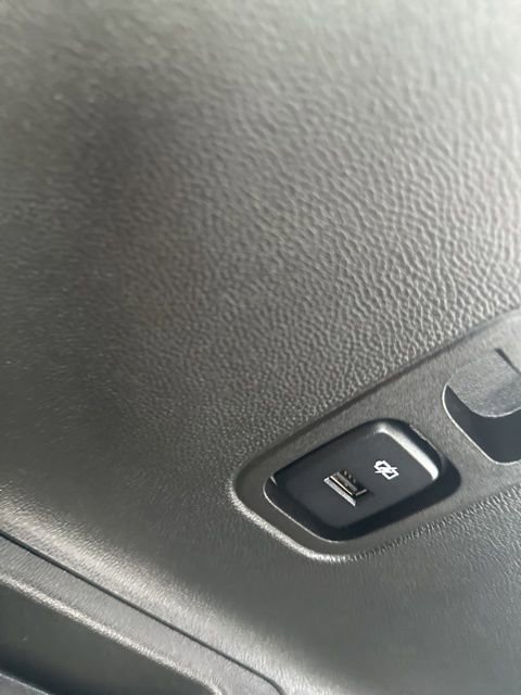Used 2023 Chevrolet Traverse LT image 25