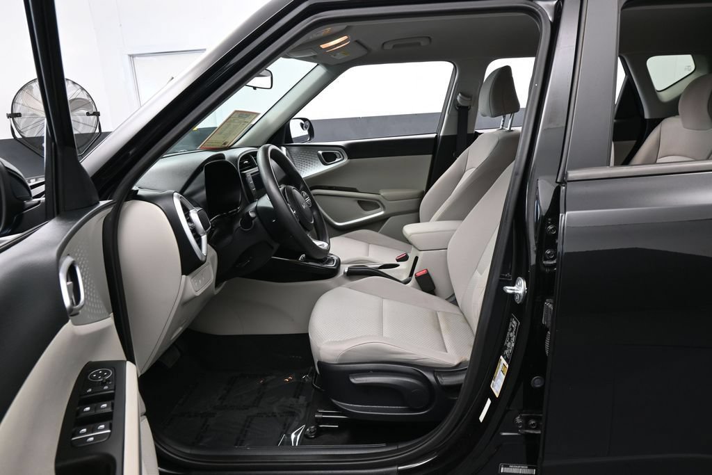 Used 2023 Kia Soul LX FWD image 11