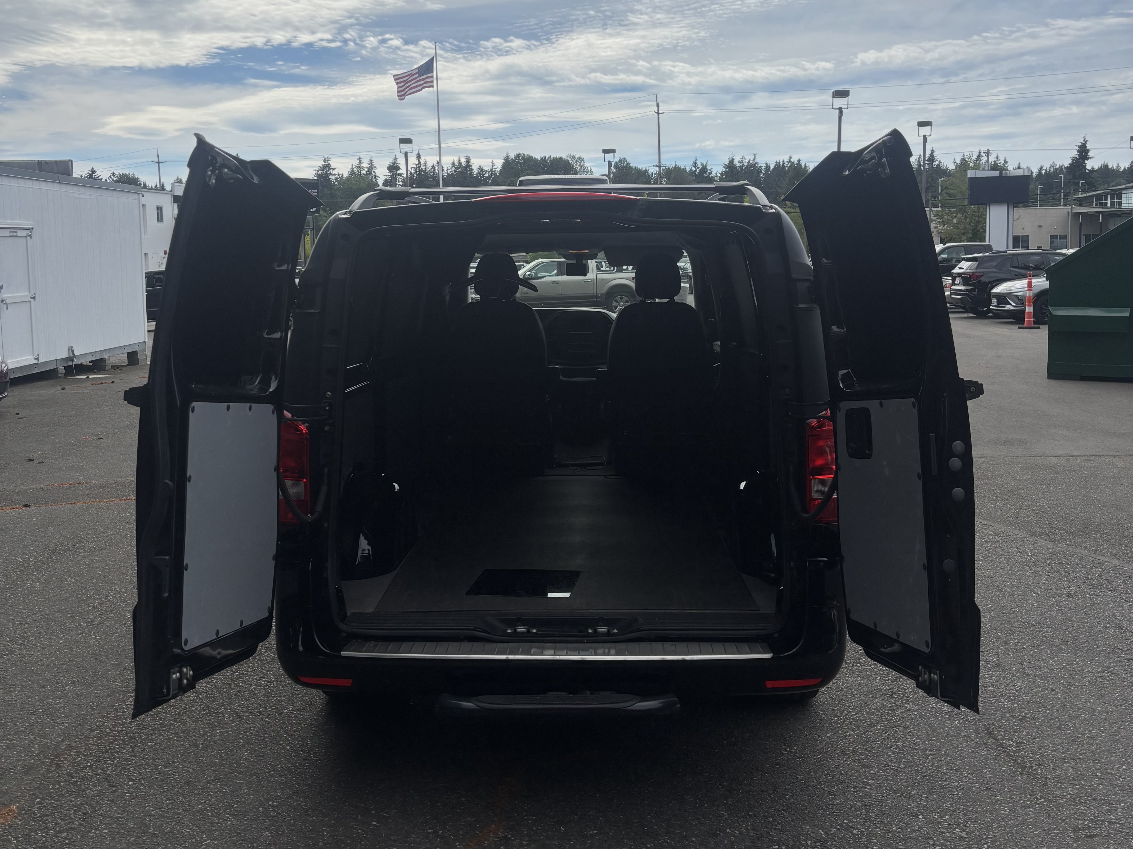 Used 2017 Mercedes-Benz Metris image 8