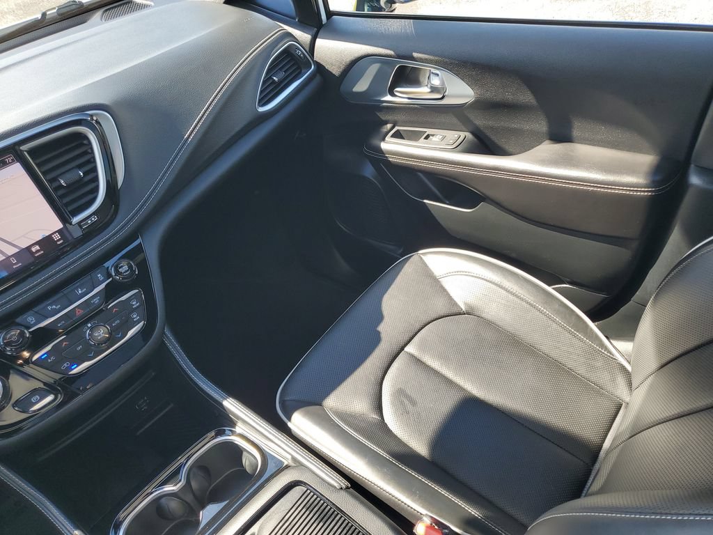 Used 2026 Chrysler Pacifica Limited FWD image 29