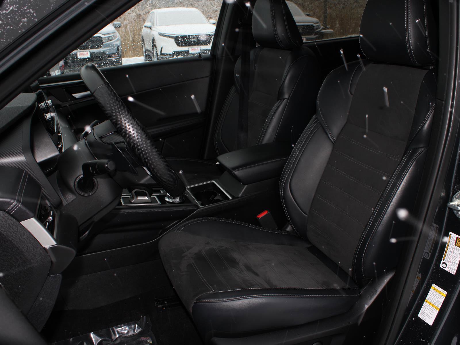 Used 2024 Mitsubishi Outlander SE Black Edition image 15