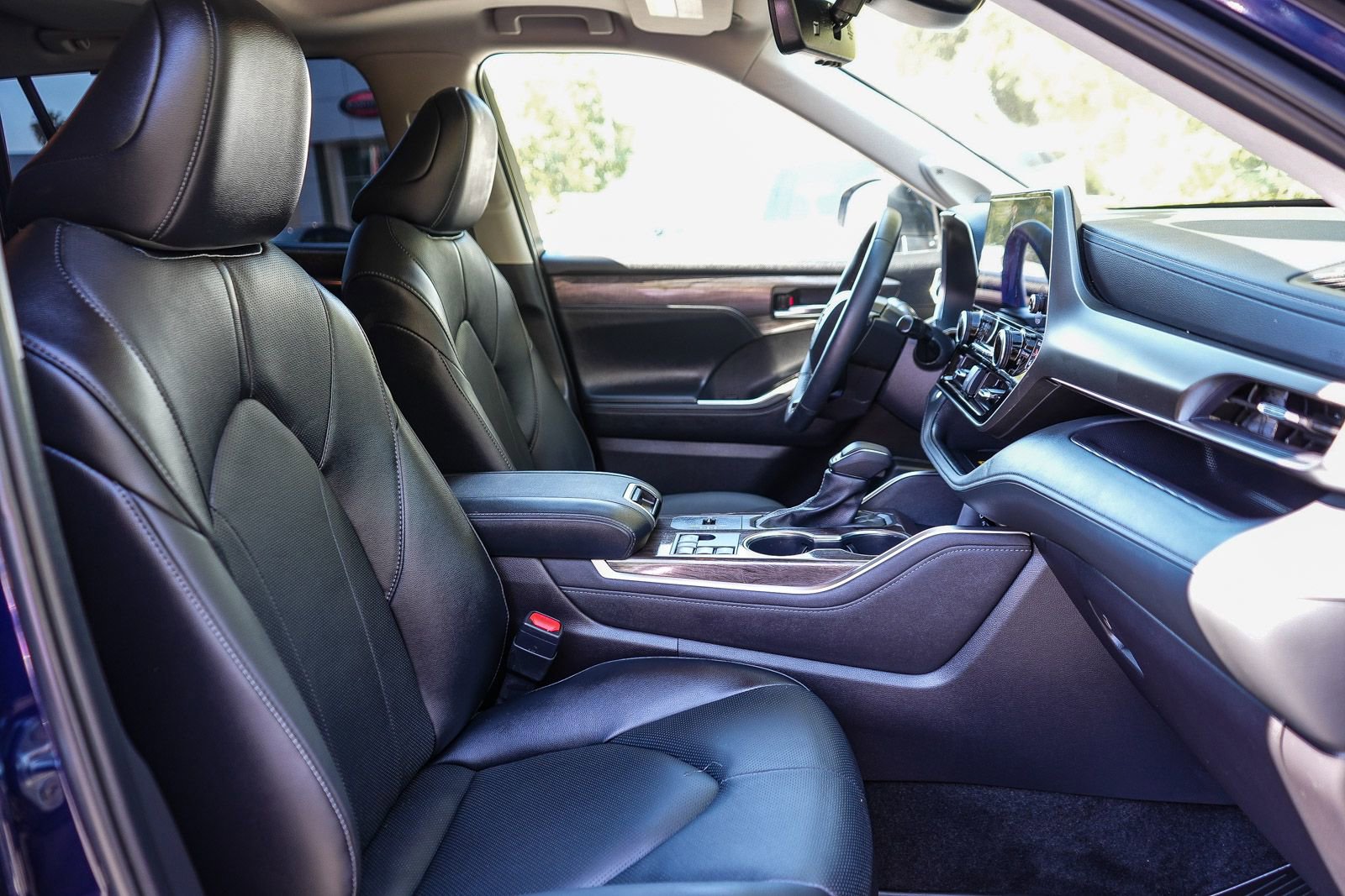 Certified 2025 Toyota Highlander Limited image 16