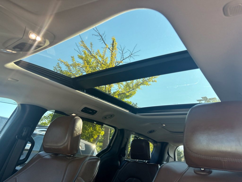 Used 2019 Chrysler Pacifica Limited w/ Advanced Safetytec Group FWD image 38