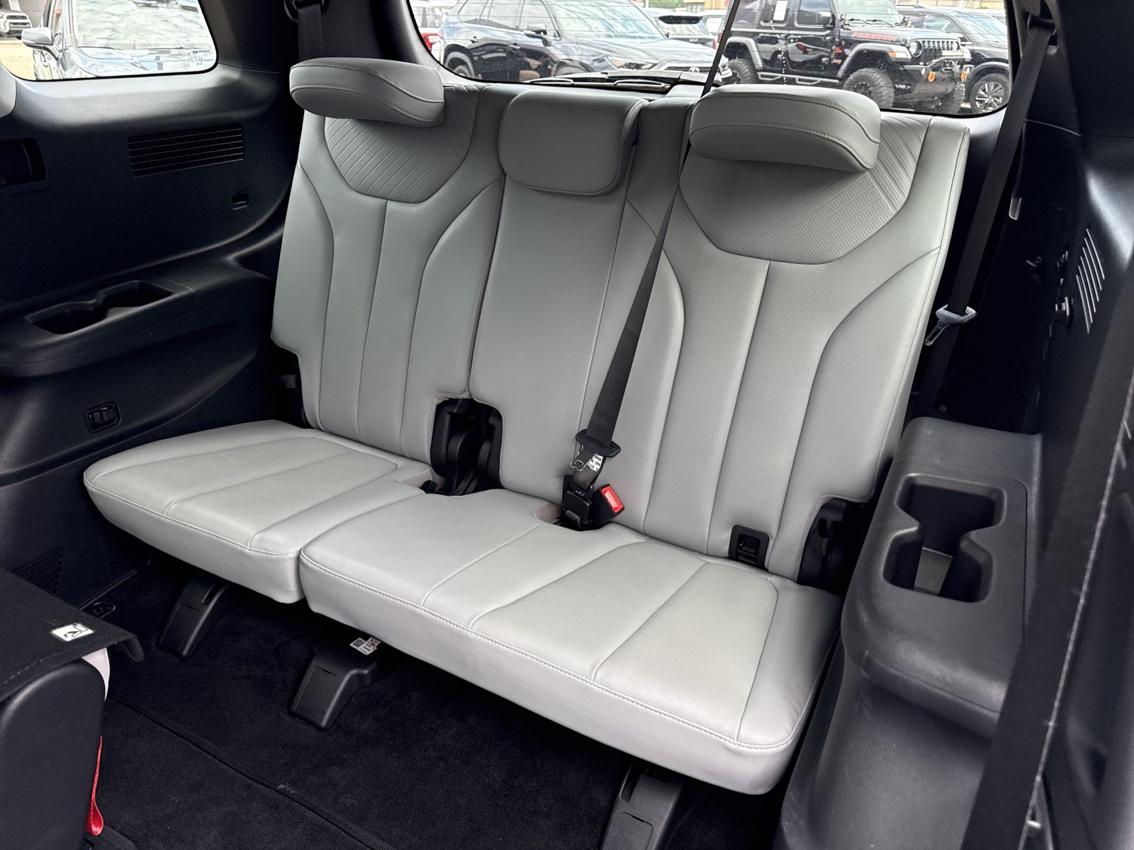 Used 2024 Hyundai Palisade SEL FWD image 16