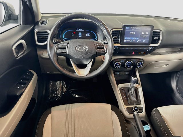 Used 2024 Hyundai Venue SEL FWD image 16