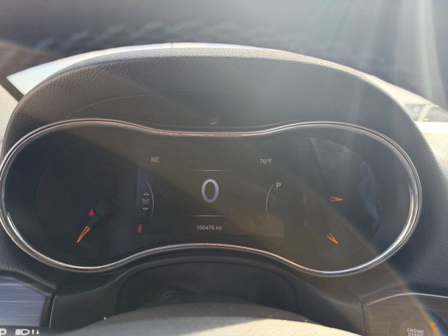 Used 2019 Jeep Grand Cherokee Laredo AWD/4WD image 16