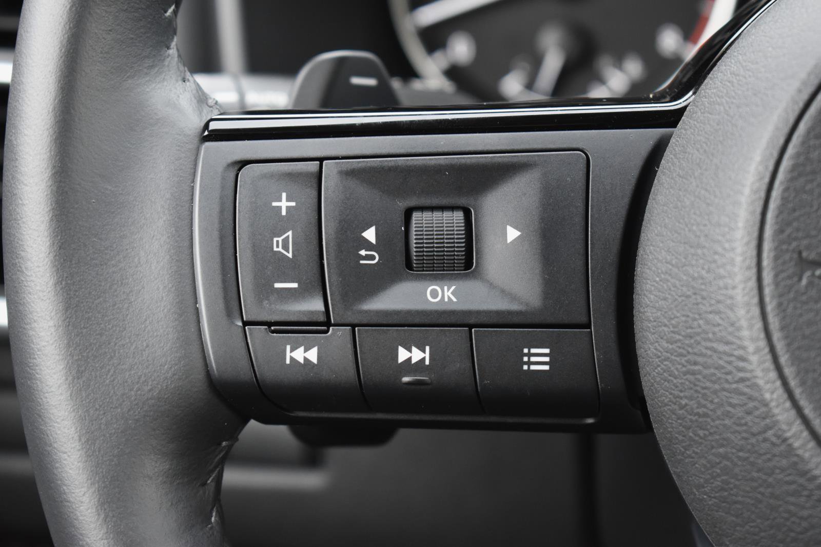 Used 2023 Nissan Rogue SL image 6