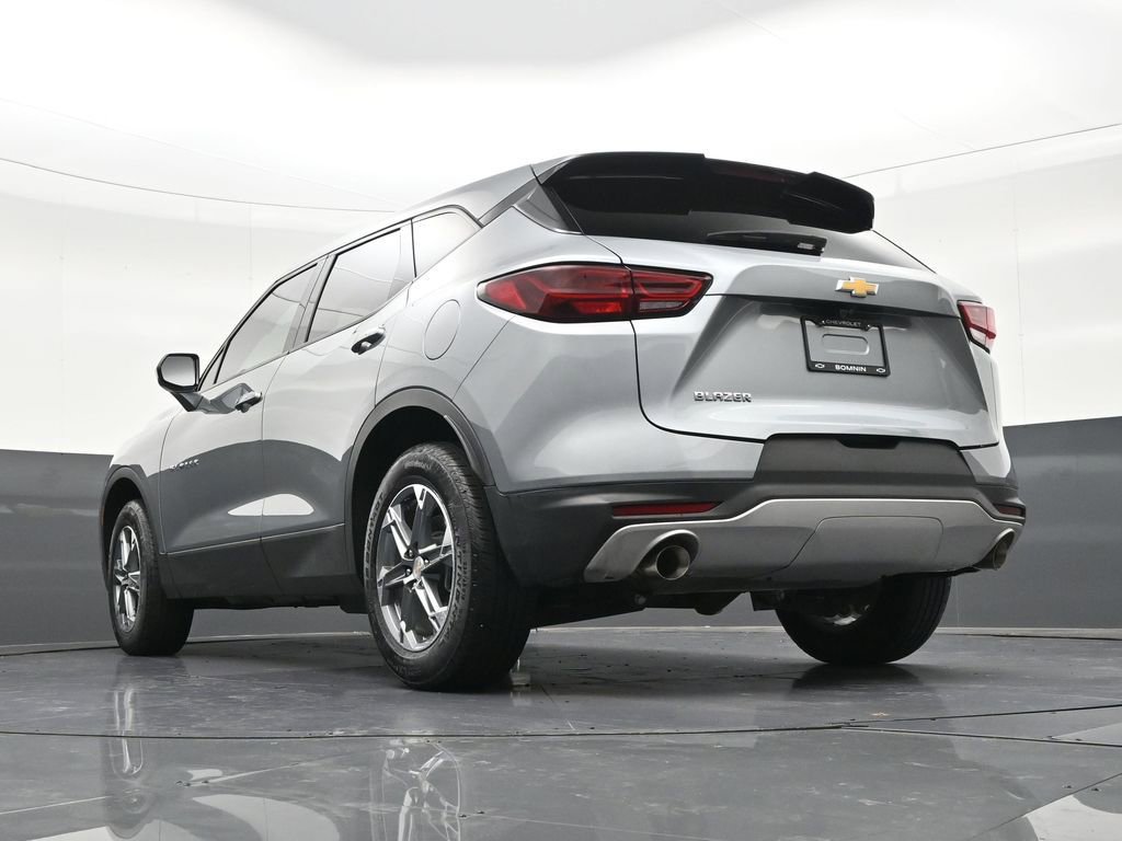 Used 2024 Chevrolet Blazer LT FWD image 27