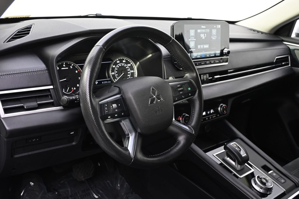 Used 2024 Mitsubishi Outlander SE AWD/4WD image 11