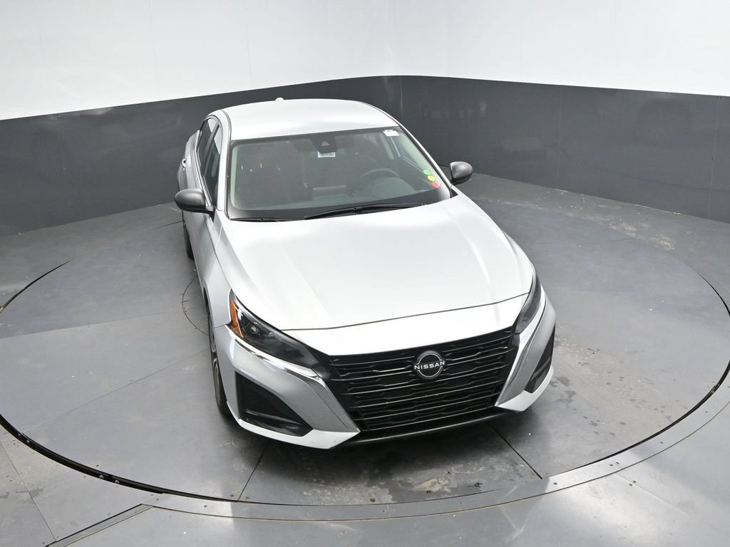 Used 2025 Nissan Altima 2.5 SV FWD image 21
