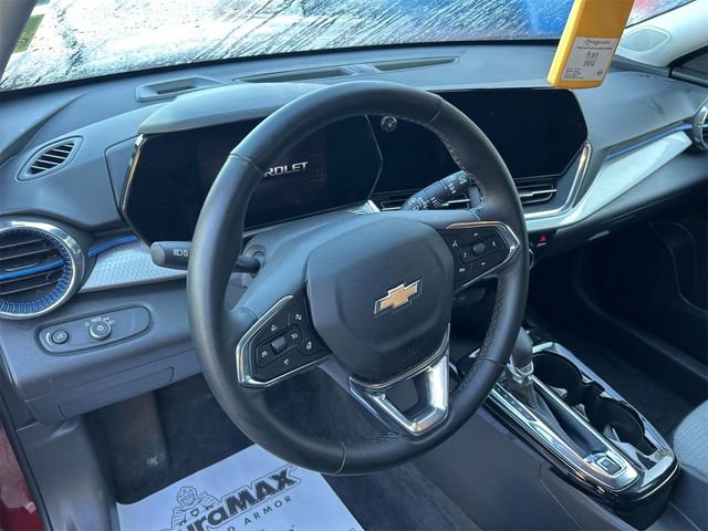 Used 2025 Chevrolet Trax LT w/ LT Convenience Package image 5