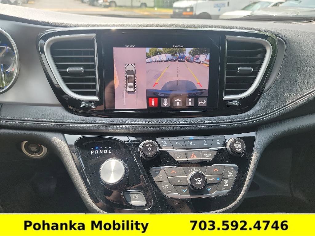 Used 2025 Chrysler Pacifica Select image 11