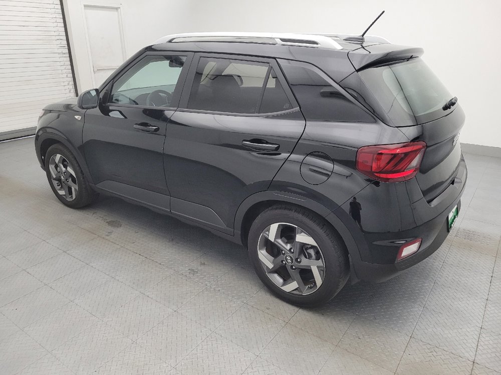 Used 2024 Hyundai Venue SEL FWD image 3